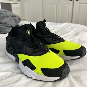 Nike black/neon huarache size 12 LIKE NEW